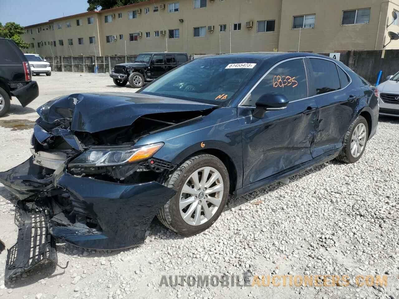 4T1B11HK8JU614186 TOYOTA CAMRY 2018