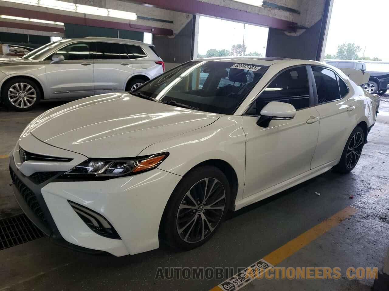 4T1B11HK8JU614205 TOYOTA CAMRY 2018