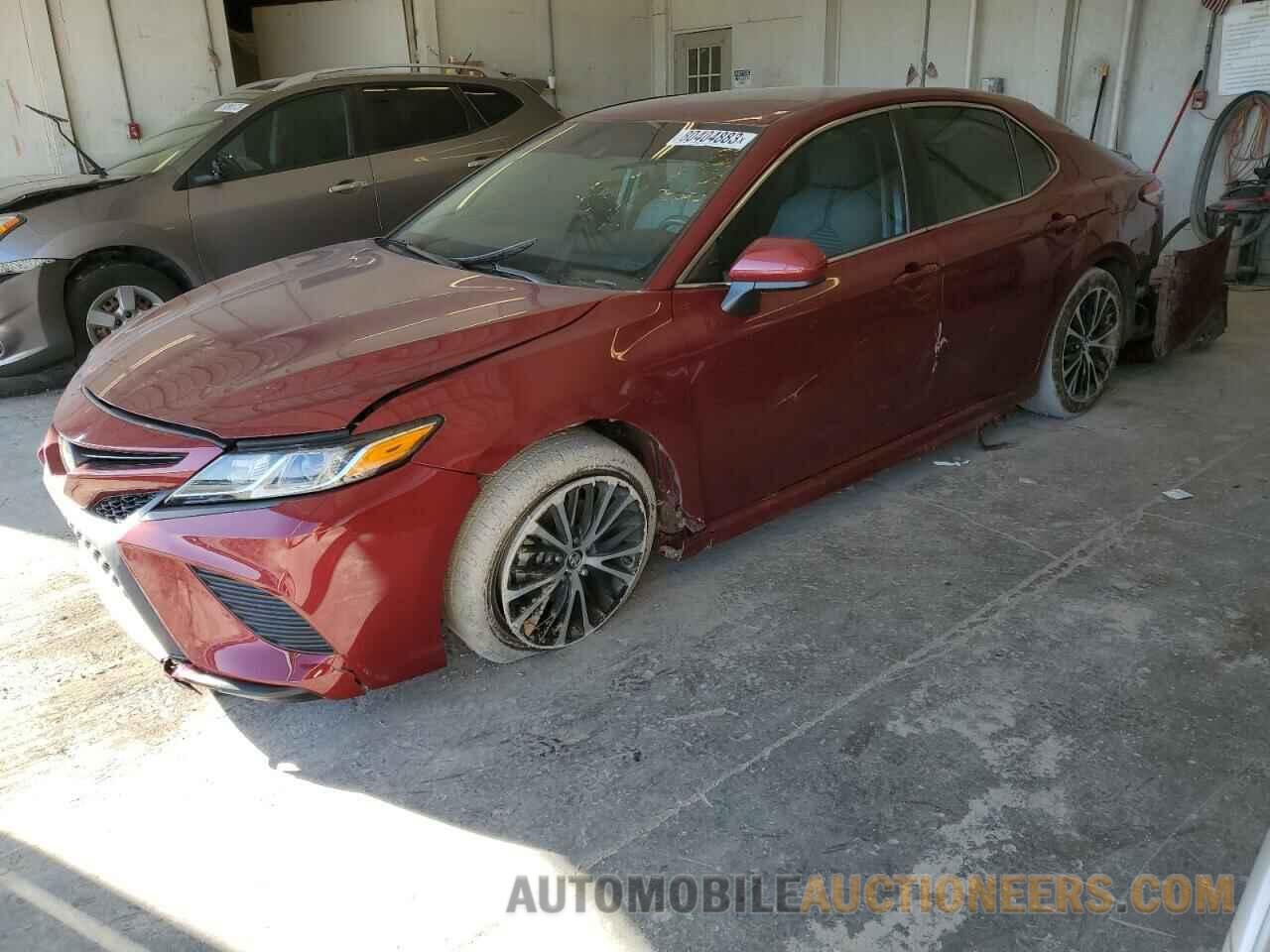 4T1B11HK8JU615015 TOYOTA CAMRY 2018