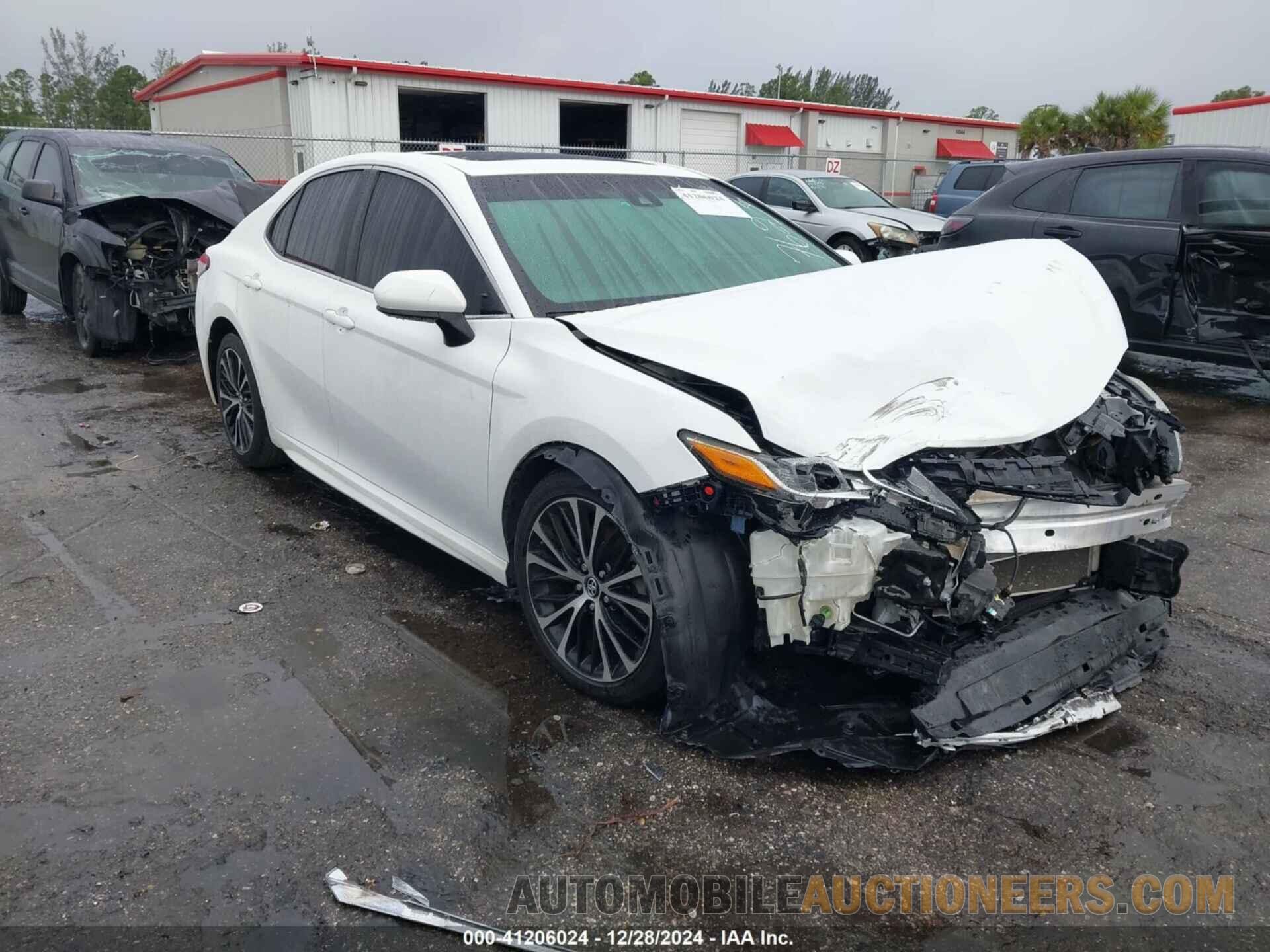 4T1B11HK8JU617623 TOYOTA CAMRY 2018