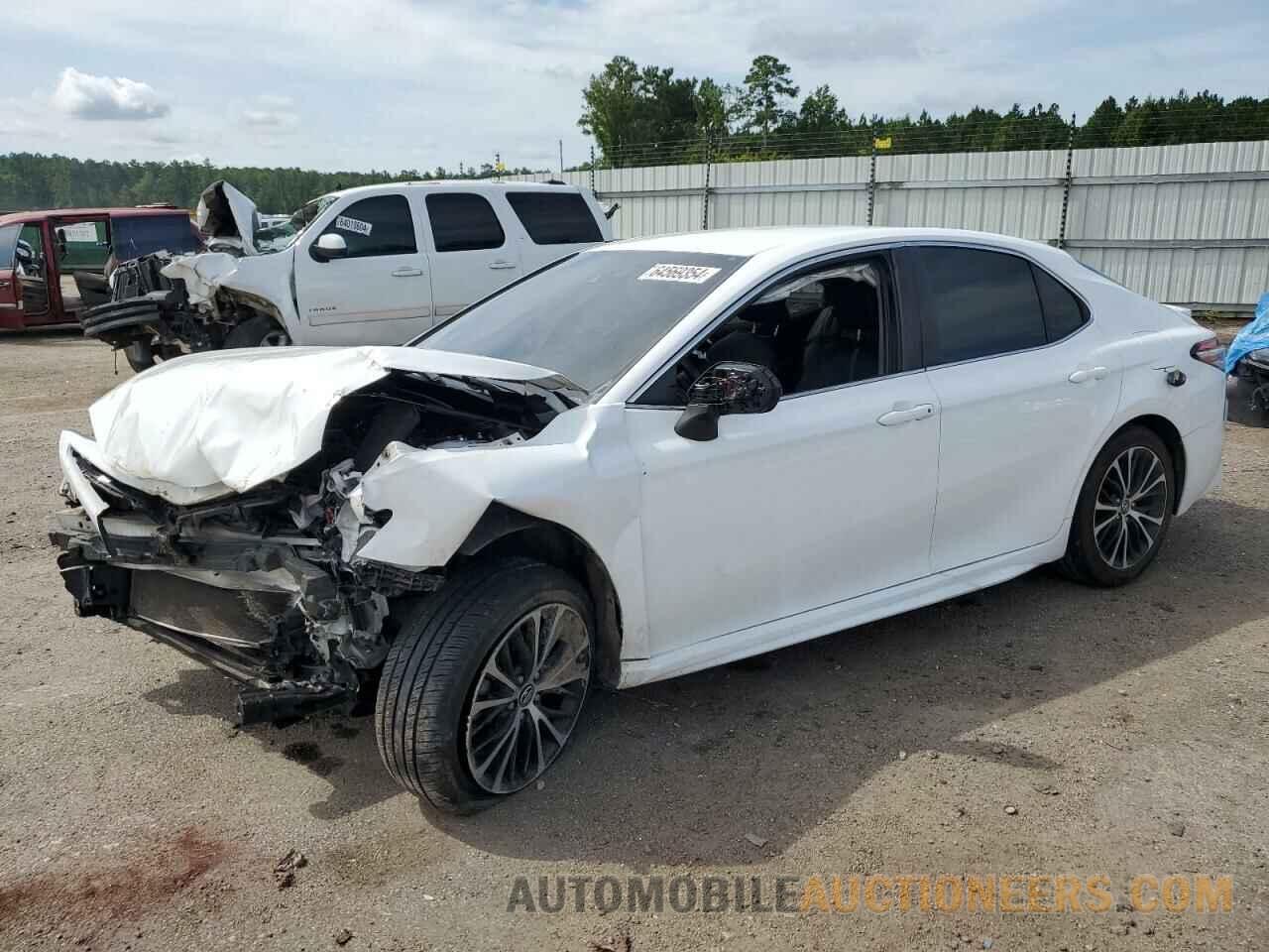 4T1B11HK8JU620716 TOYOTA CAMRY 2018