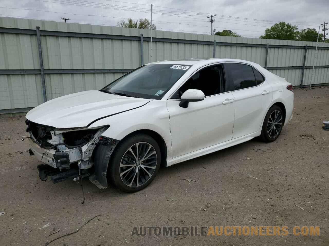 4T1B11HK8JU621252 TOYOTA CAMRY 2018