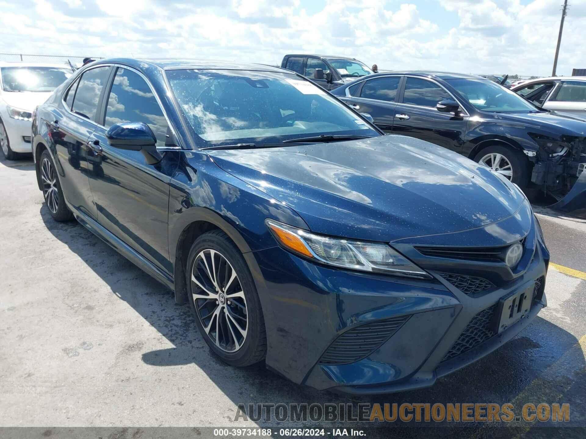 4T1B11HK8JU621431 TOYOTA CAMRY 2018