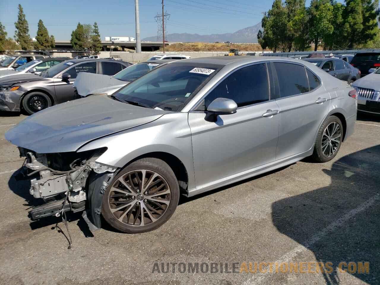 4T1B11HK8JU622028 TOYOTA CAMRY 2018