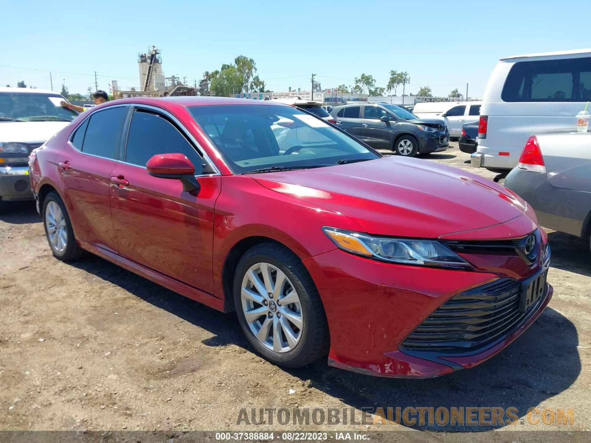 4T1B11HK8JU625401 TOYOTA CAMRY 2018