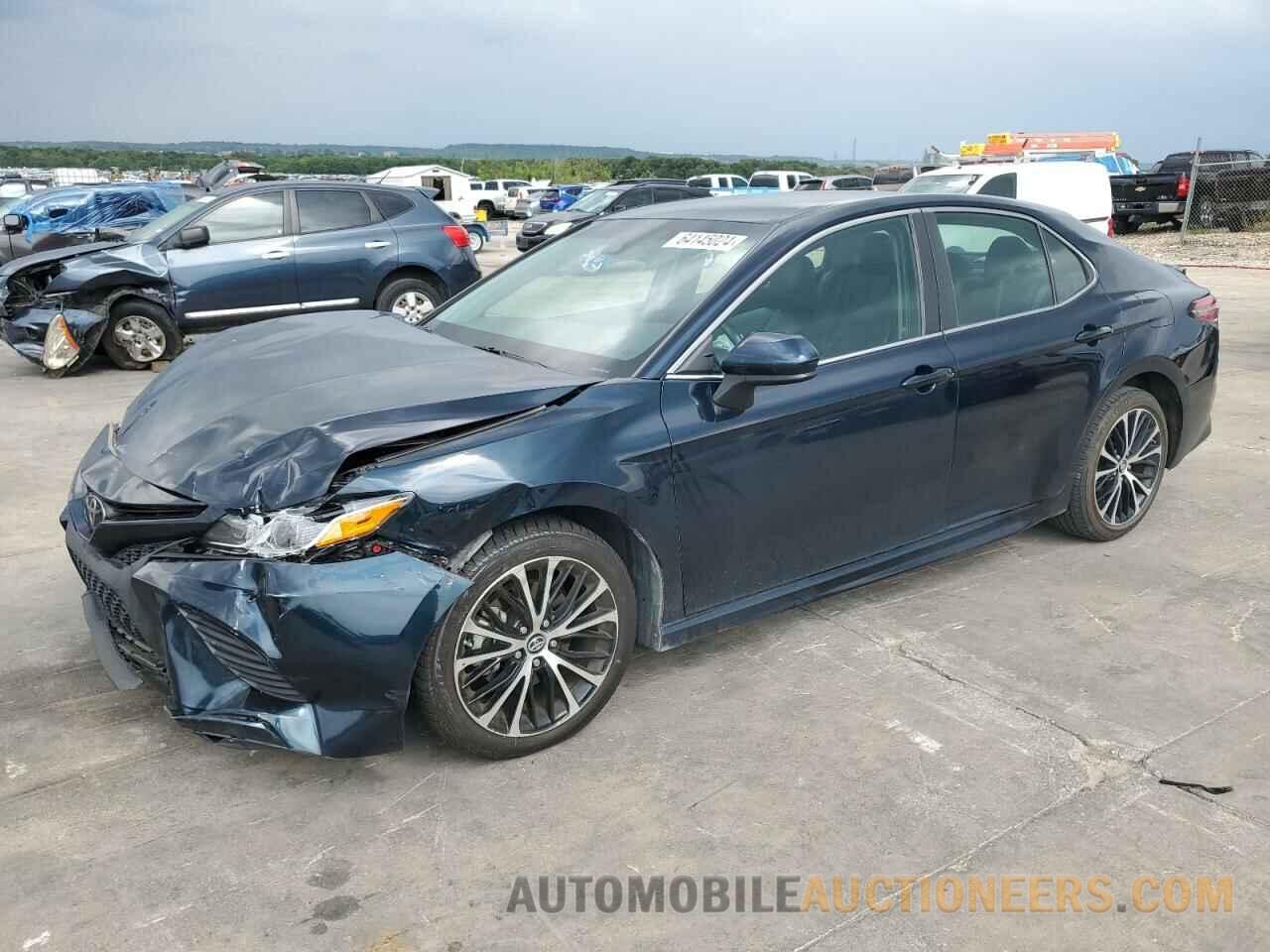 4T1B11HK8JU625589 TOYOTA CAMRY 2018