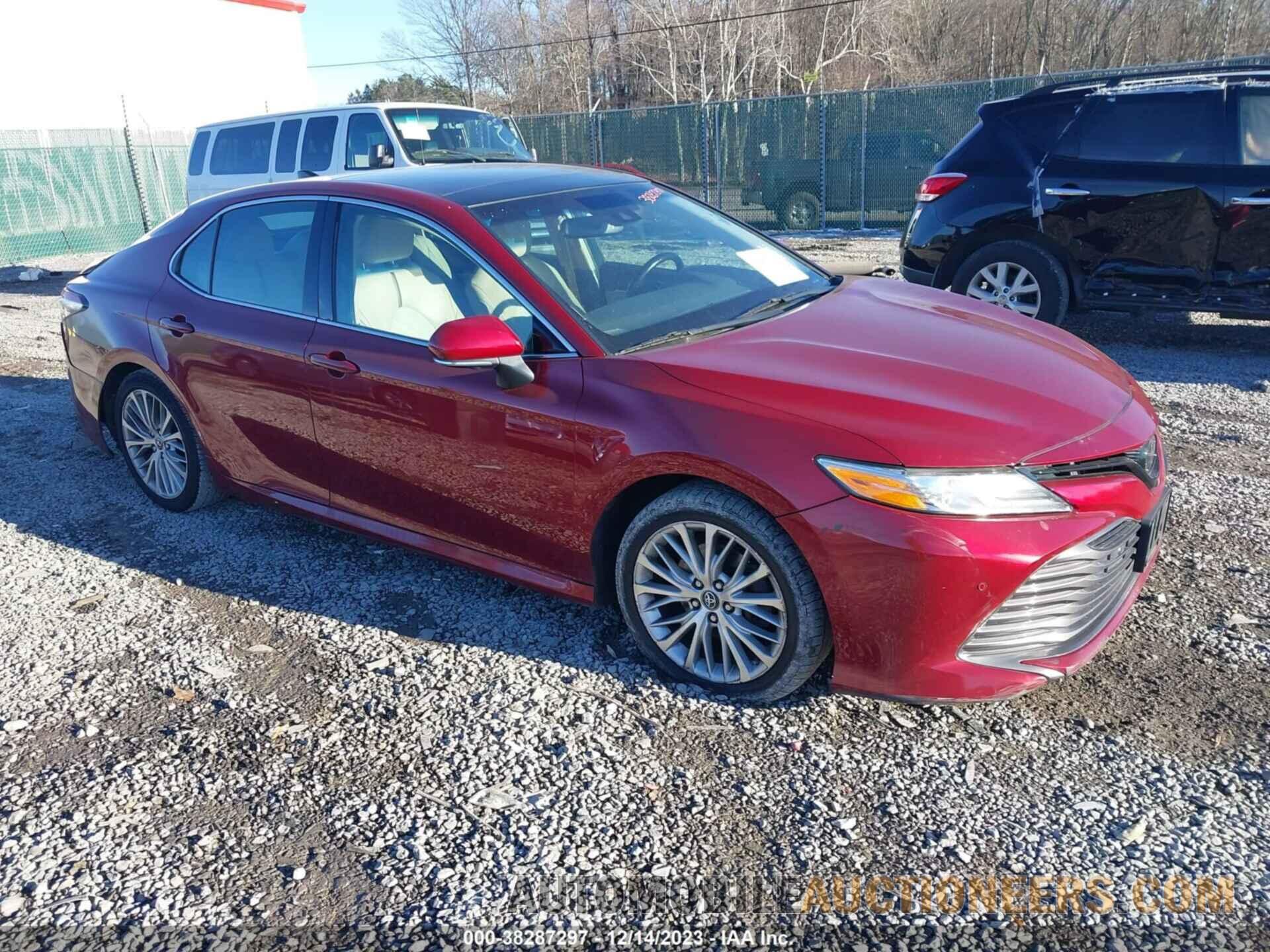 4T1B11HK8JU627617 TOYOTA CAMRY 2018