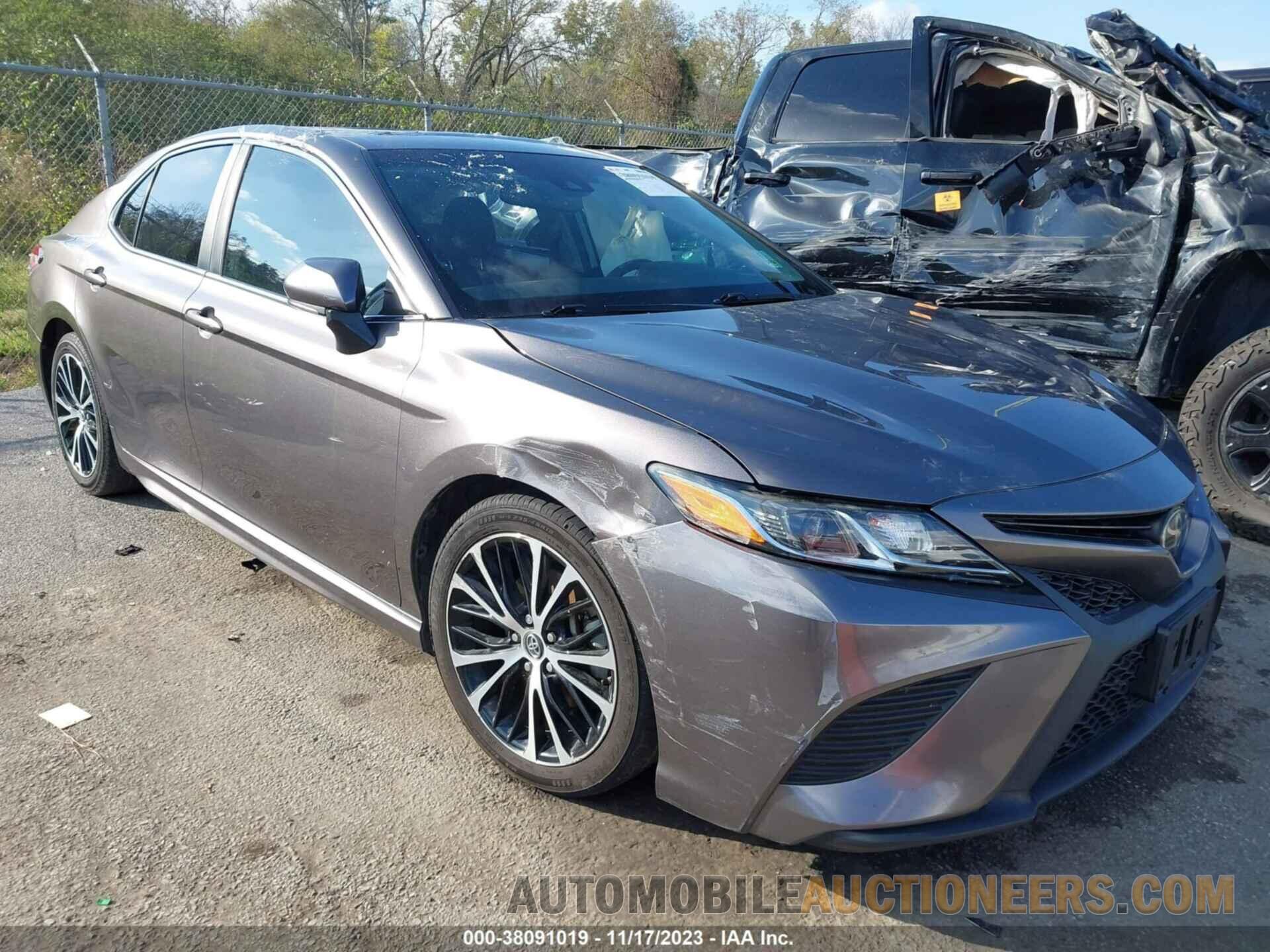 4T1B11HK8JU630064 TOYOTA CAMRY 2018