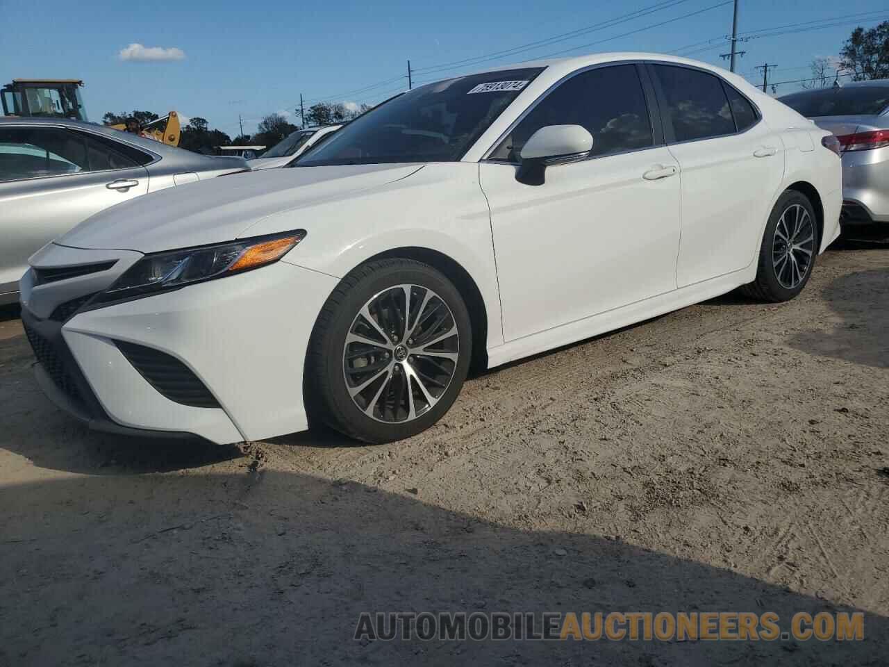 4T1B11HK8JU630579 TOYOTA CAMRY 2018