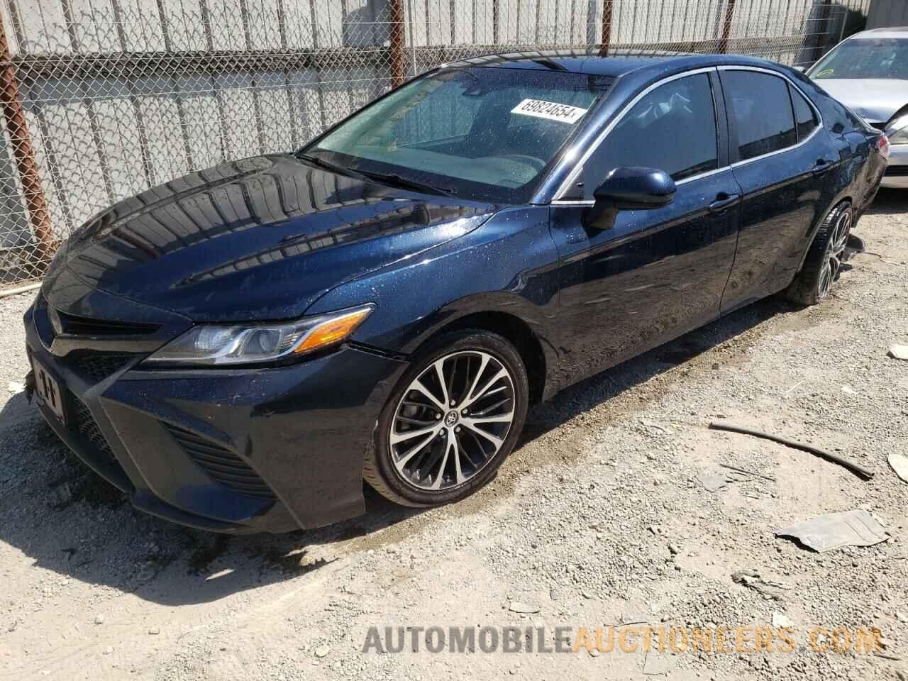 4T1B11HK8JU630677 TOYOTA CAMRY 2018