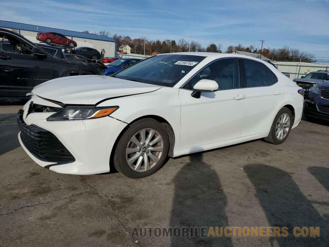 4T1B11HK8JU631084 TOYOTA CAMRY 2018