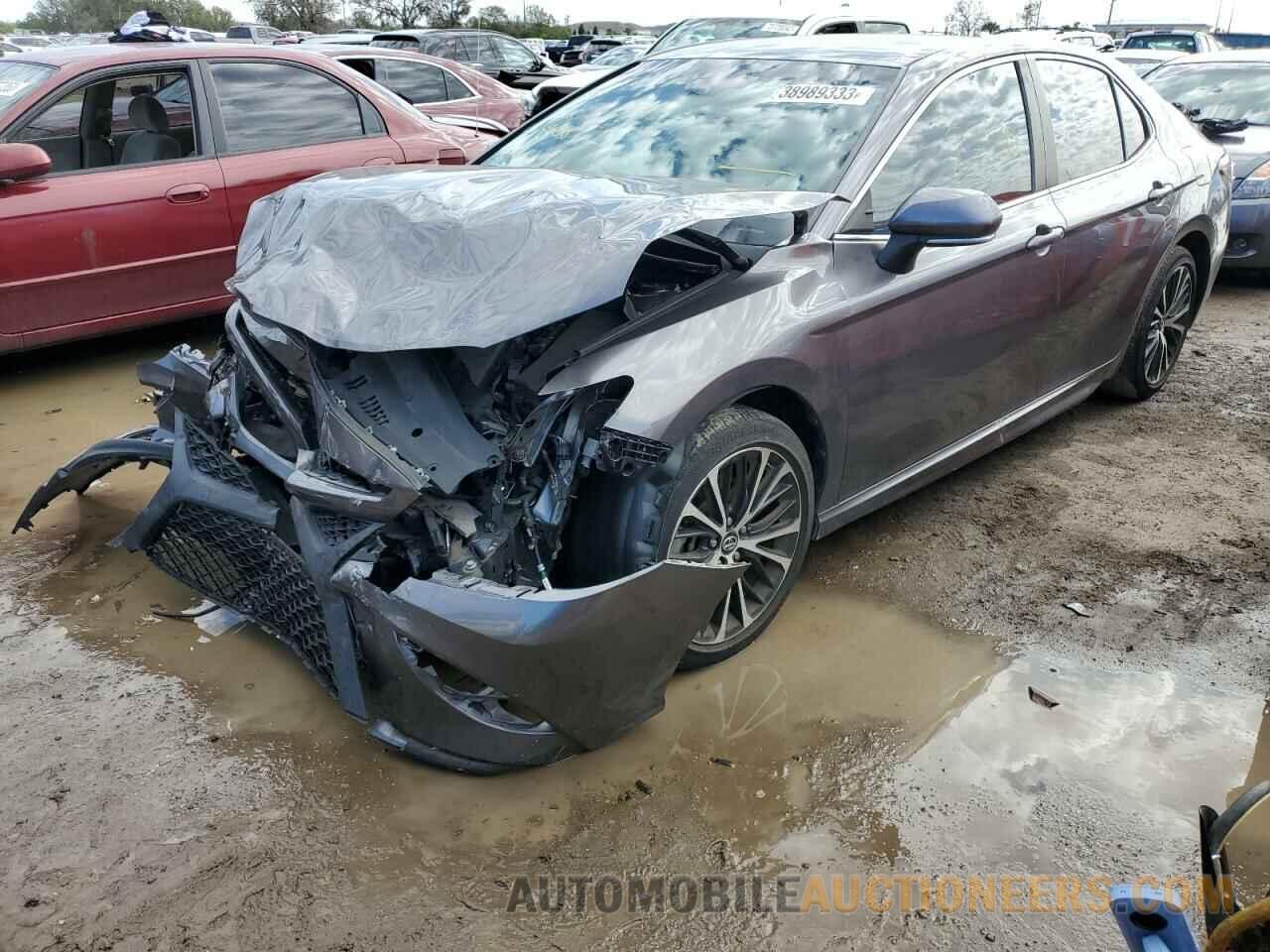 4T1B11HK8JU631375 TOYOTA CAMRY 2018