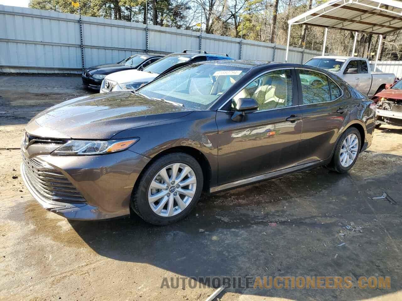 4T1B11HK8JU632395 TOYOTA CAMRY 2018