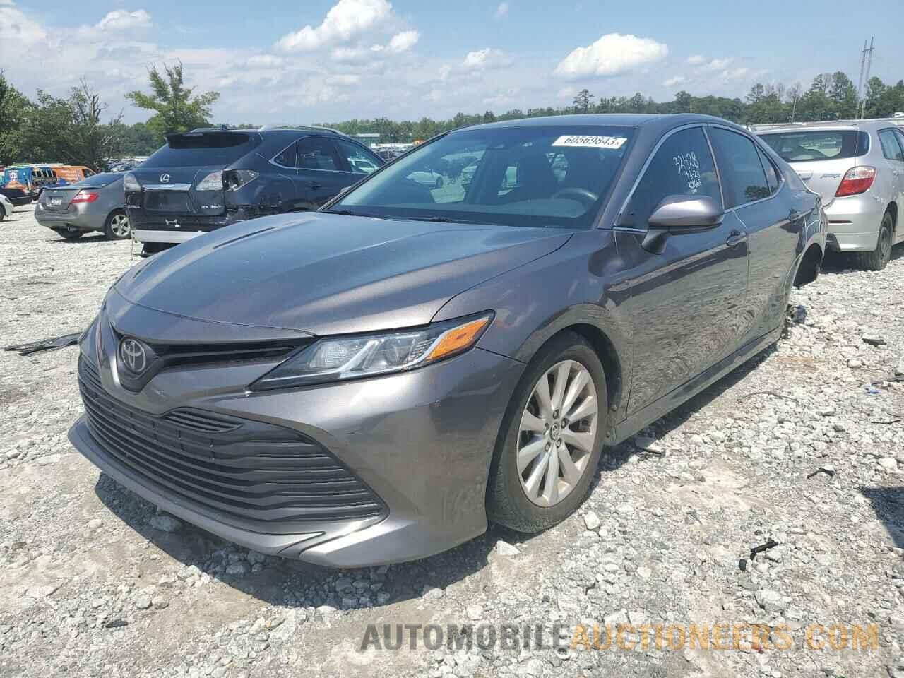 4T1B11HK8JU632428 TOYOTA CAMRY 2018