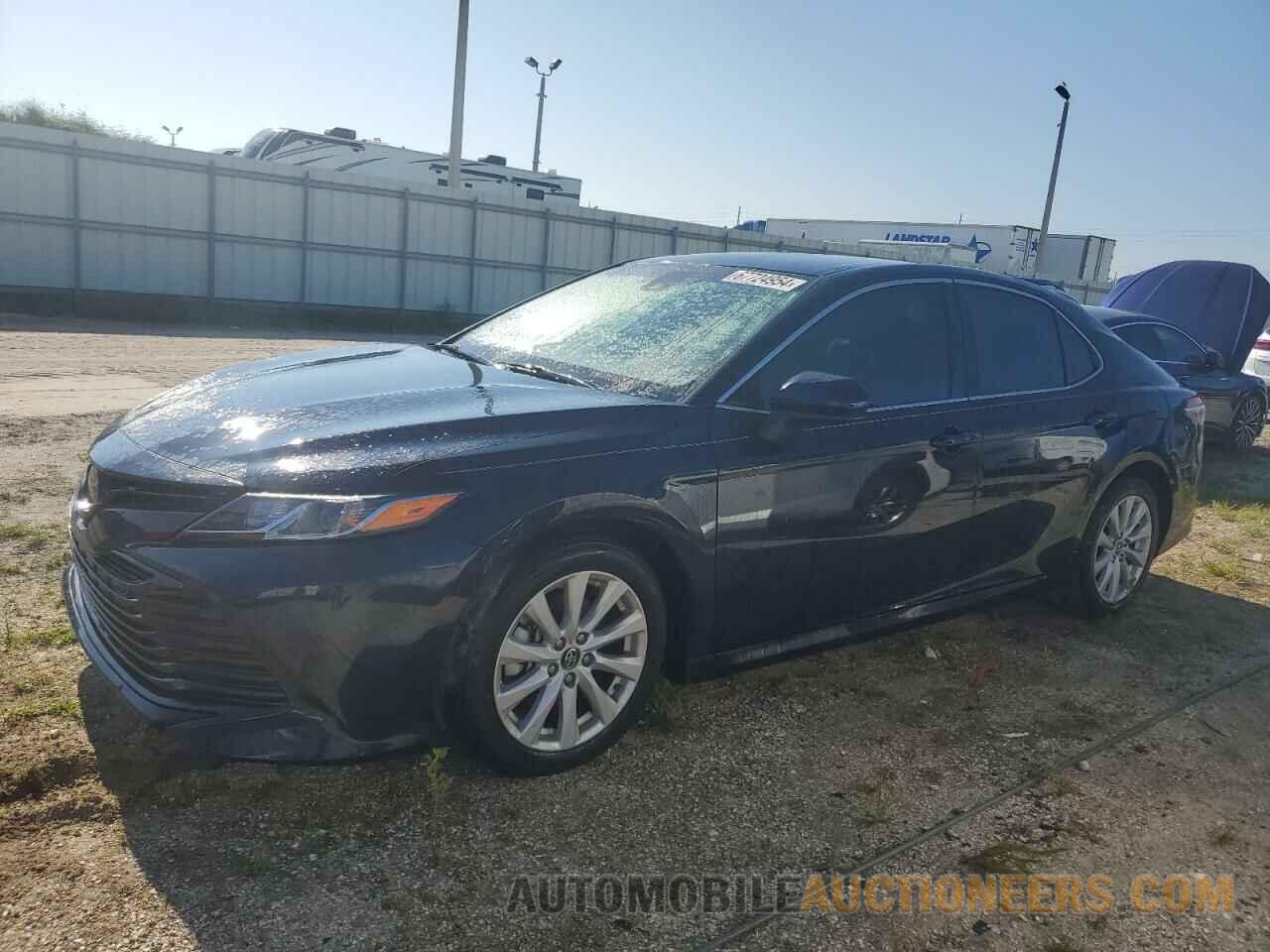 4T1B11HK8JU632607 TOYOTA CAMRY 2018