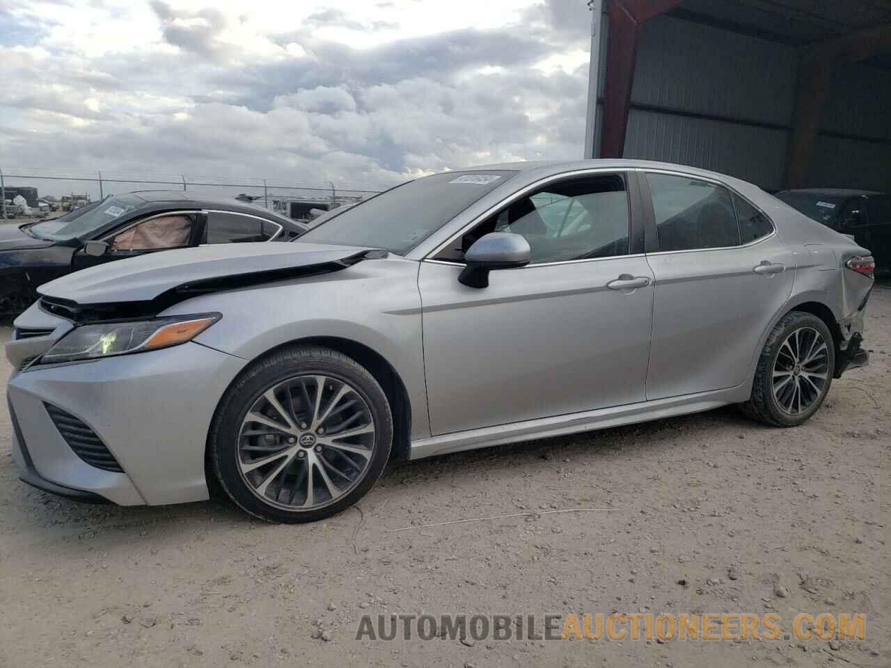 4T1B11HK8JU636088 TOYOTA CAMRY 2018