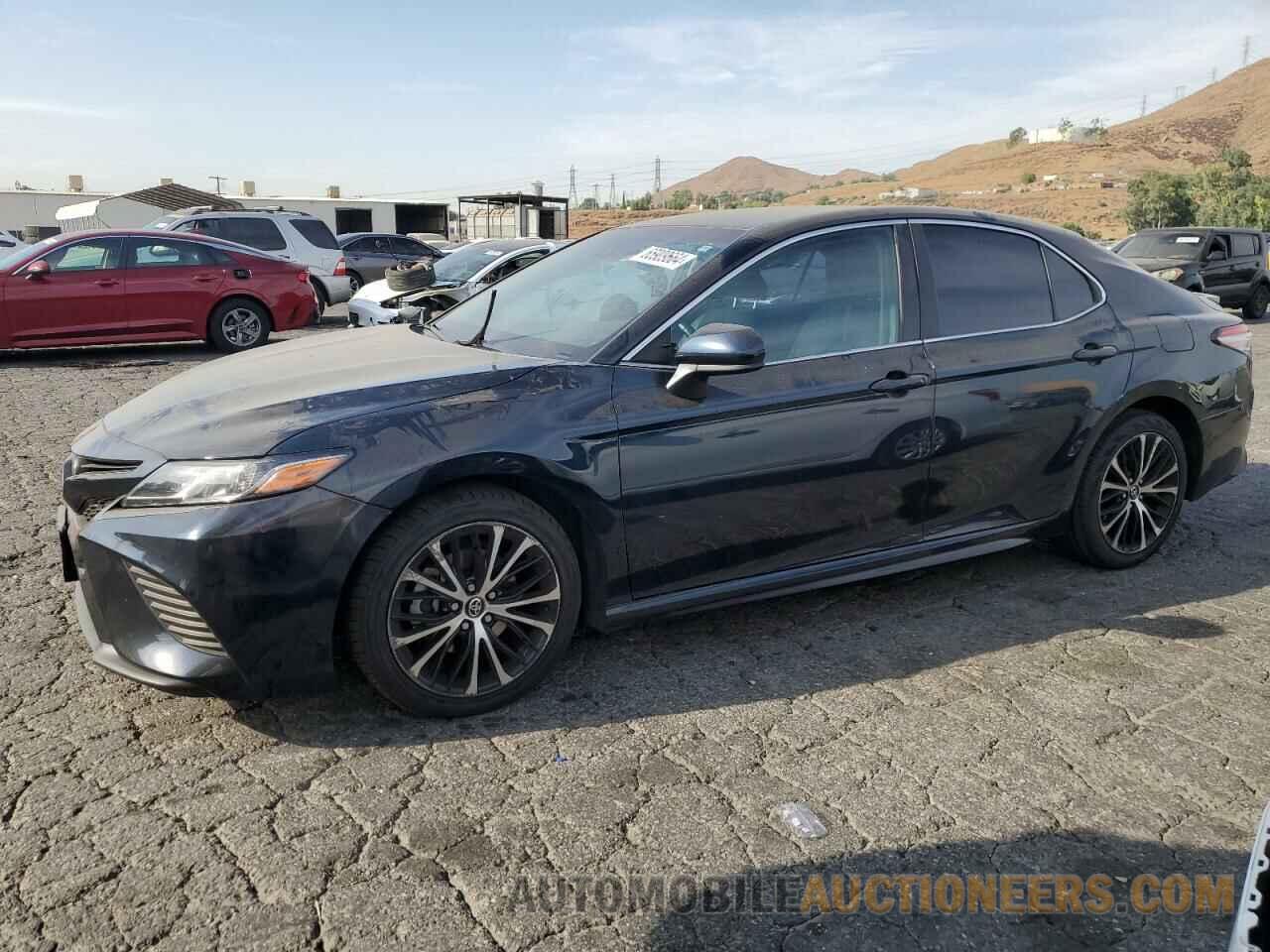 4T1B11HK8JU636219 TOYOTA CAMRY 2018