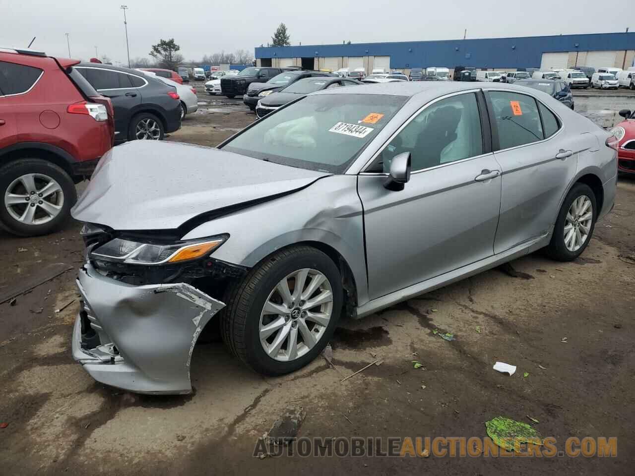 4T1B11HK8JU637807 TOYOTA CAMRY 2018