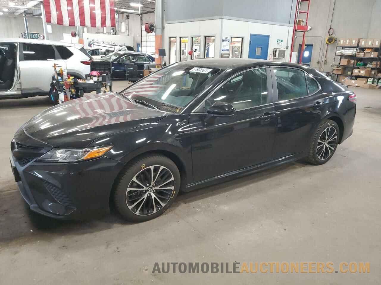 4T1B11HK8JU638438 TOYOTA CAMRY 2018