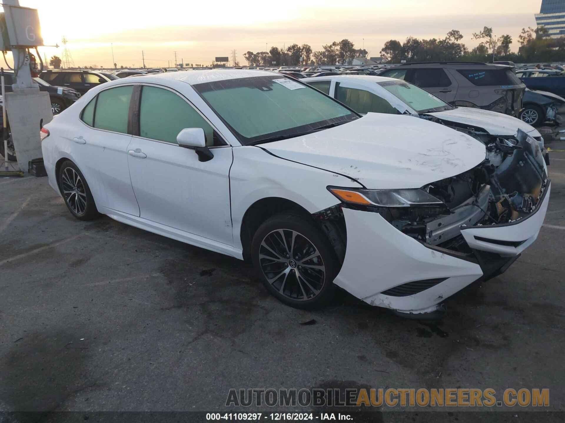 4T1B11HK8JU639752 TOYOTA CAMRY 2018