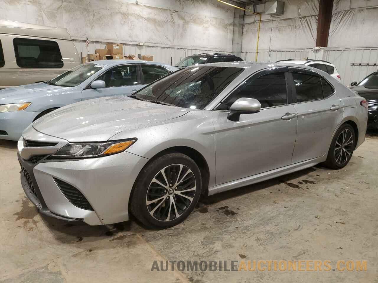 4T1B11HK8JU643137 TOYOTA CAMRY 2018