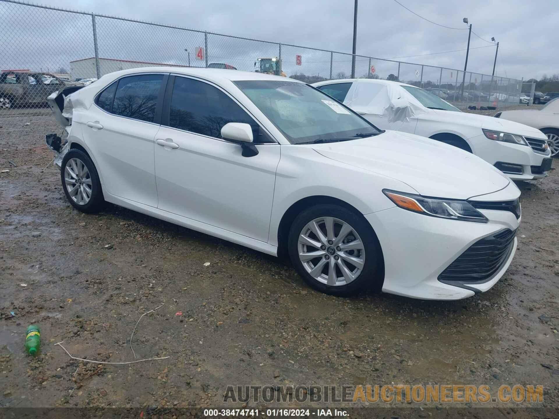 4T1B11HK8JU647284 TOYOTA CAMRY 2018