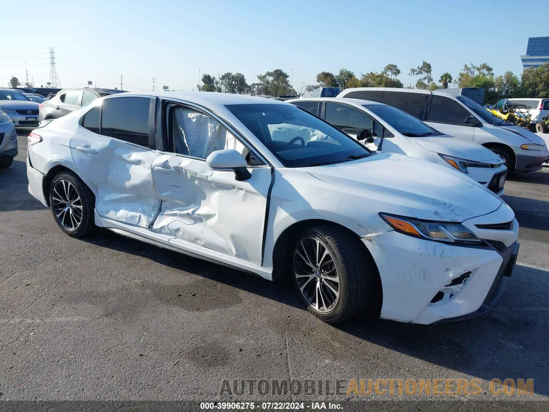 4T1B11HK8JU647768 TOYOTA CAMRY 2018