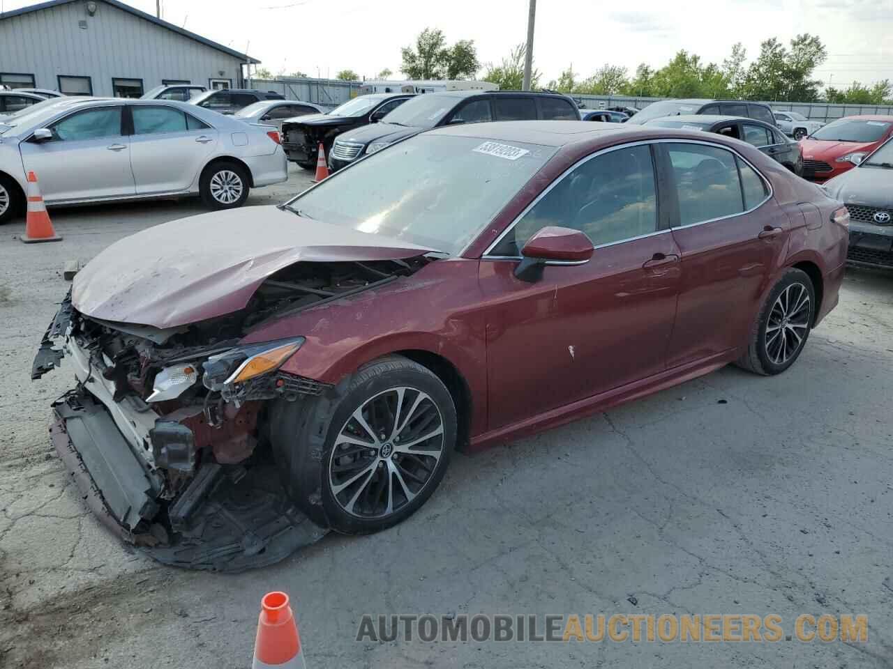 4T1B11HK8JU647950 TOYOTA CAMRY 2018