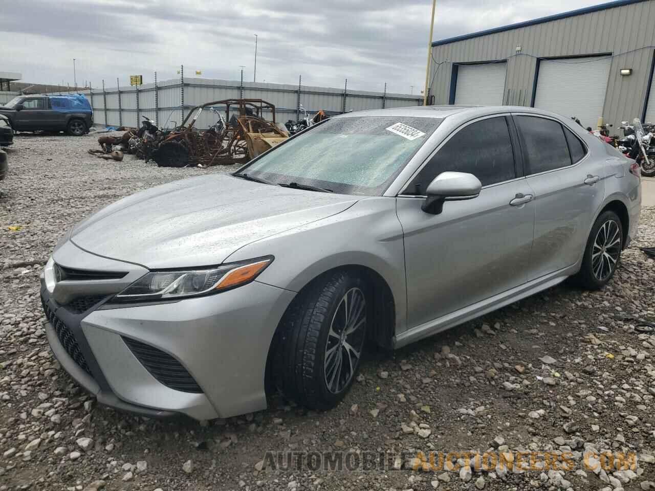 4T1B11HK8JU648337 TOYOTA CAMRY 2018