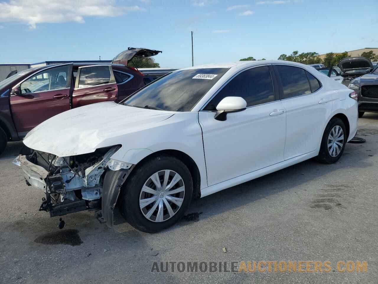 4T1B11HK8JU648600 TOYOTA CAMRY 2018