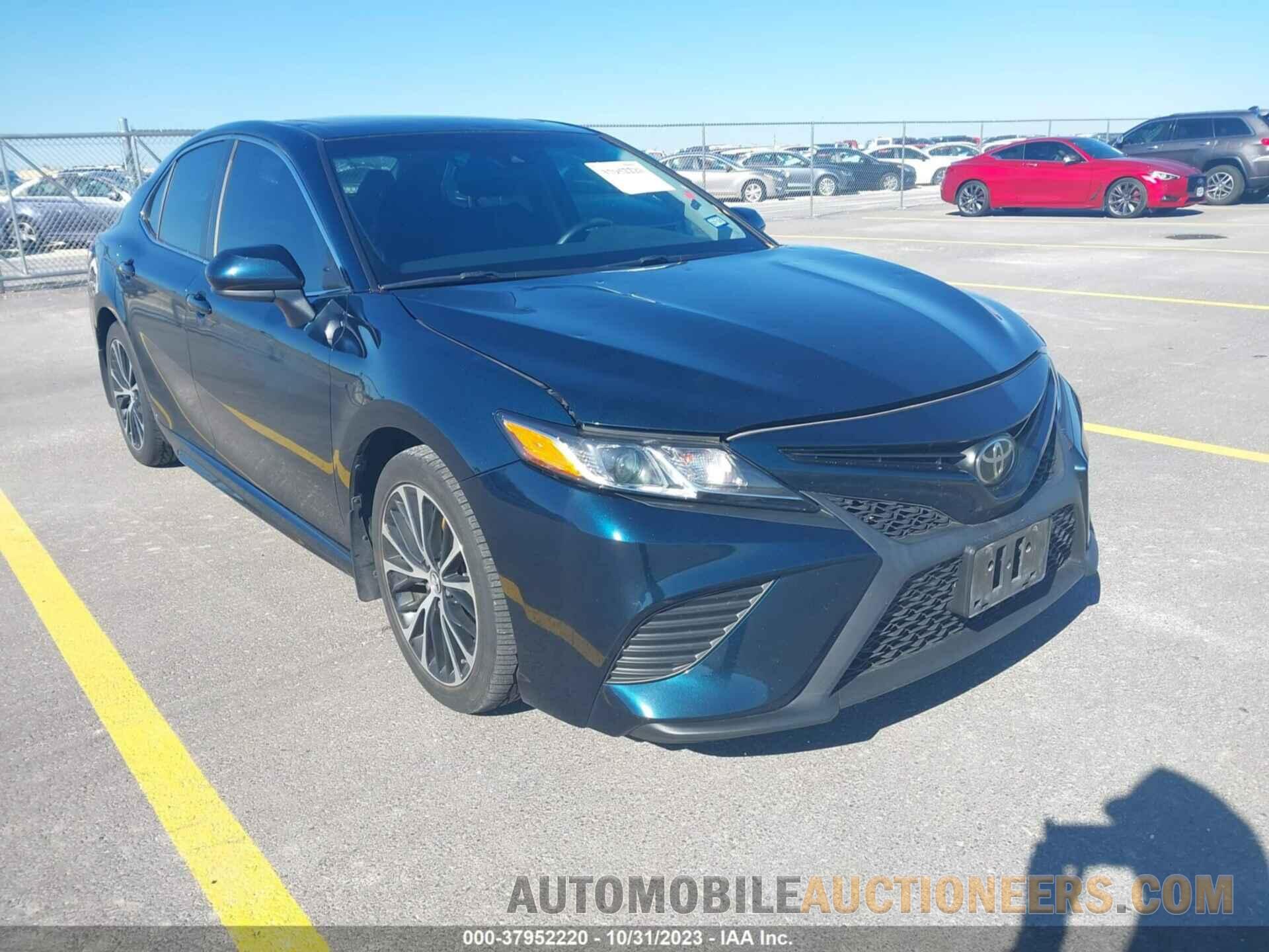 4T1B11HK8JU649231 TOYOTA CAMRY 2018