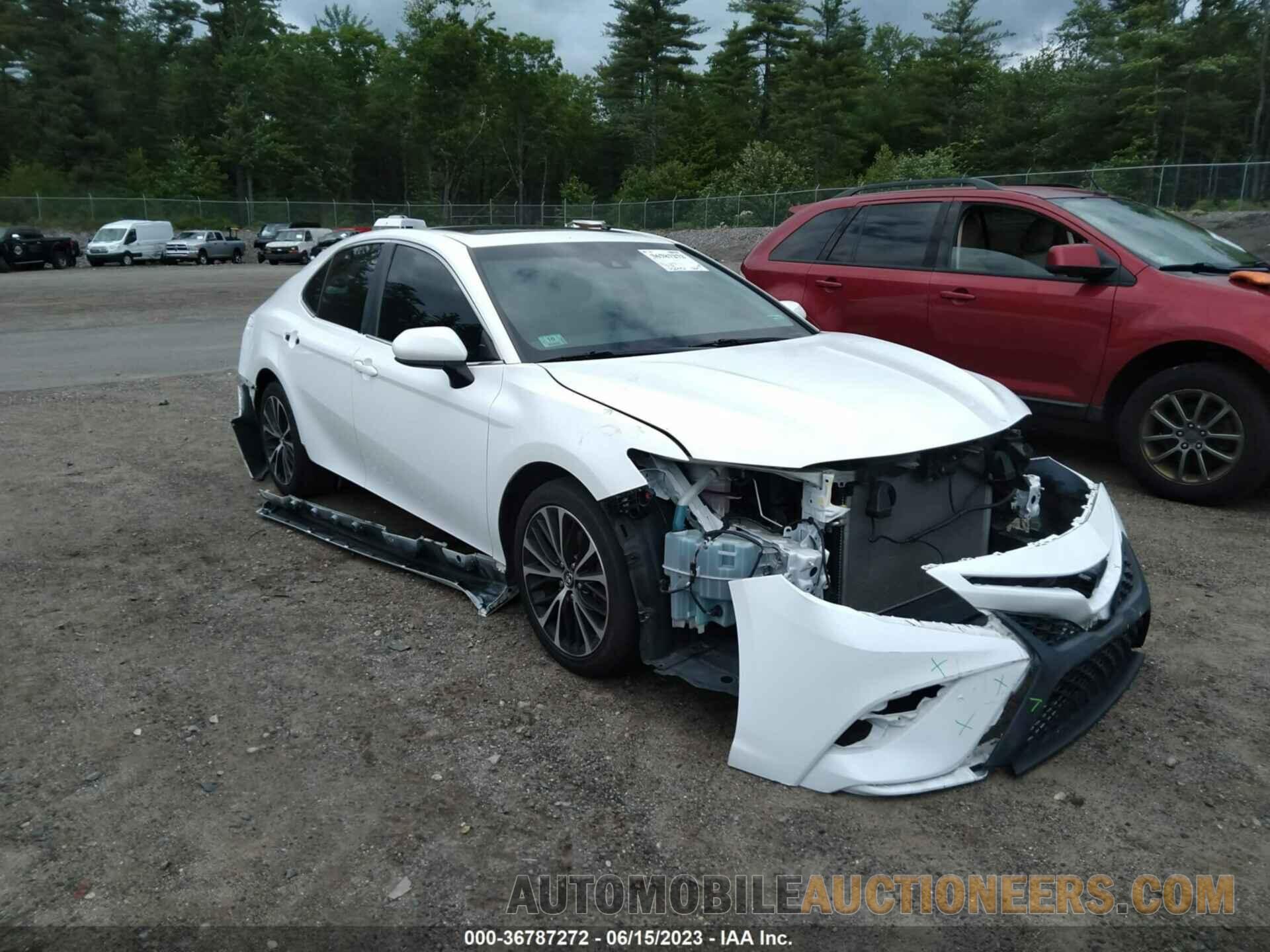 4T1B11HK8JU649262 TOYOTA CAMRY 2018