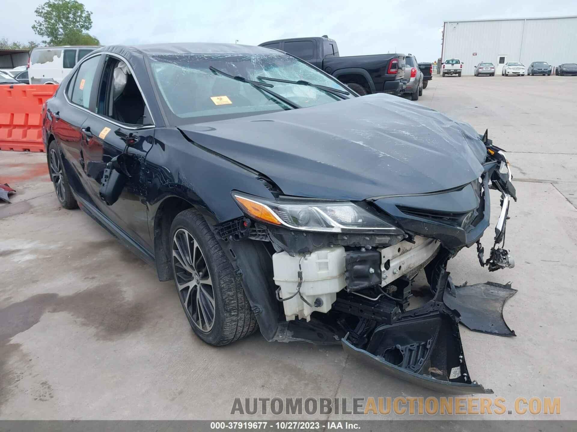 4T1B11HK8JU649553 TOYOTA CAMRY 2018