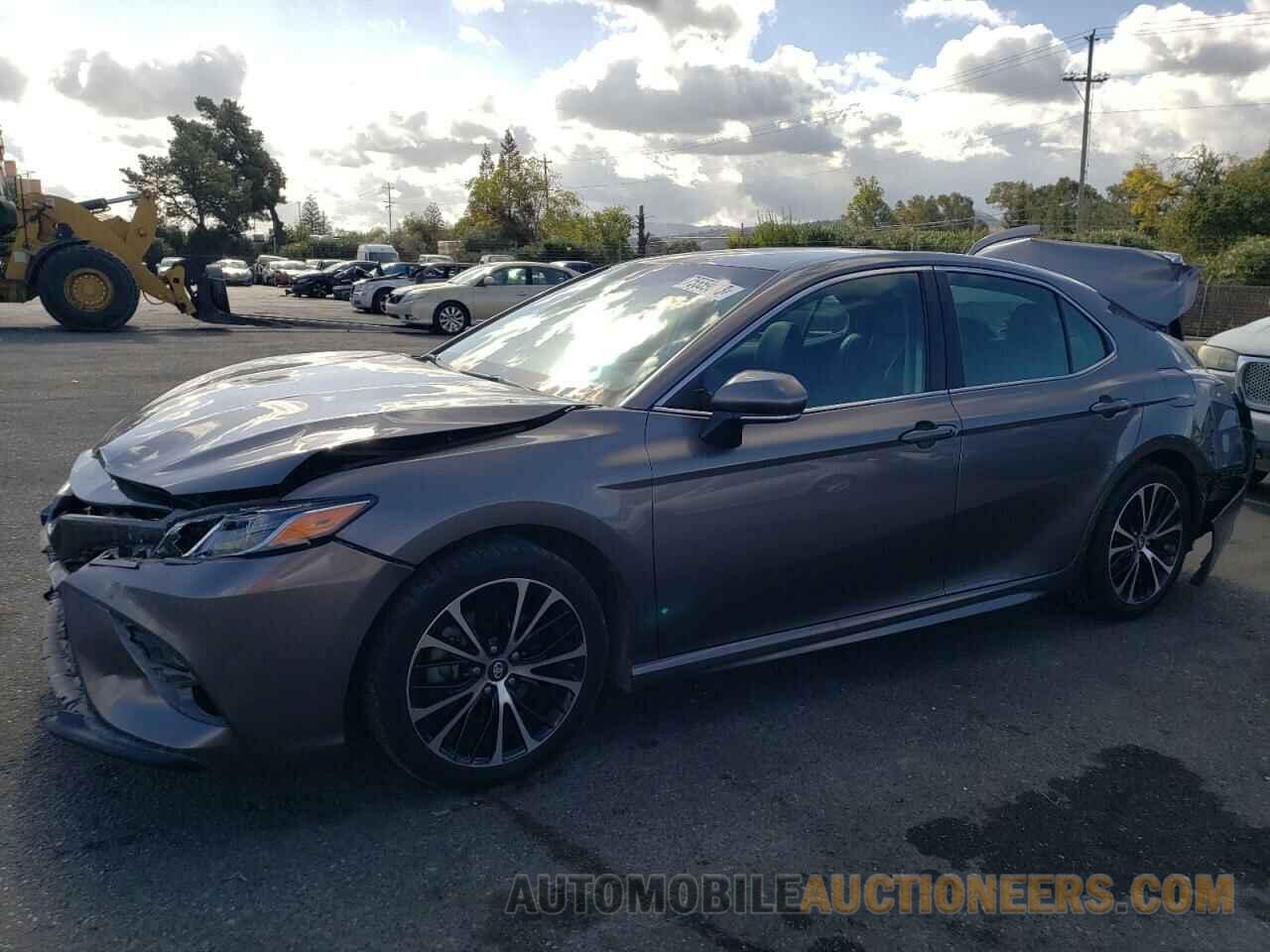 4T1B11HK8JU650735 TOYOTA CAMRY 2018