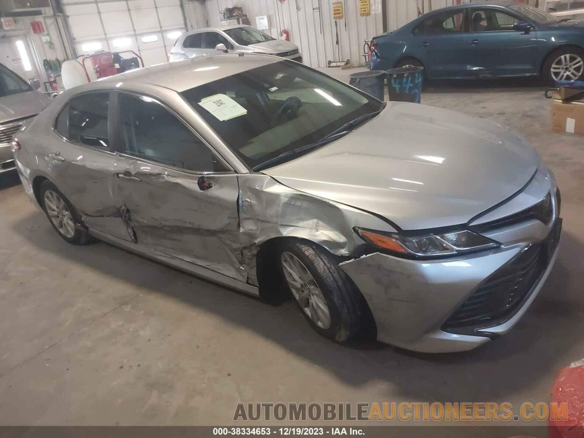 4T1B11HK8JU651058 TOYOTA CAMRY 2018