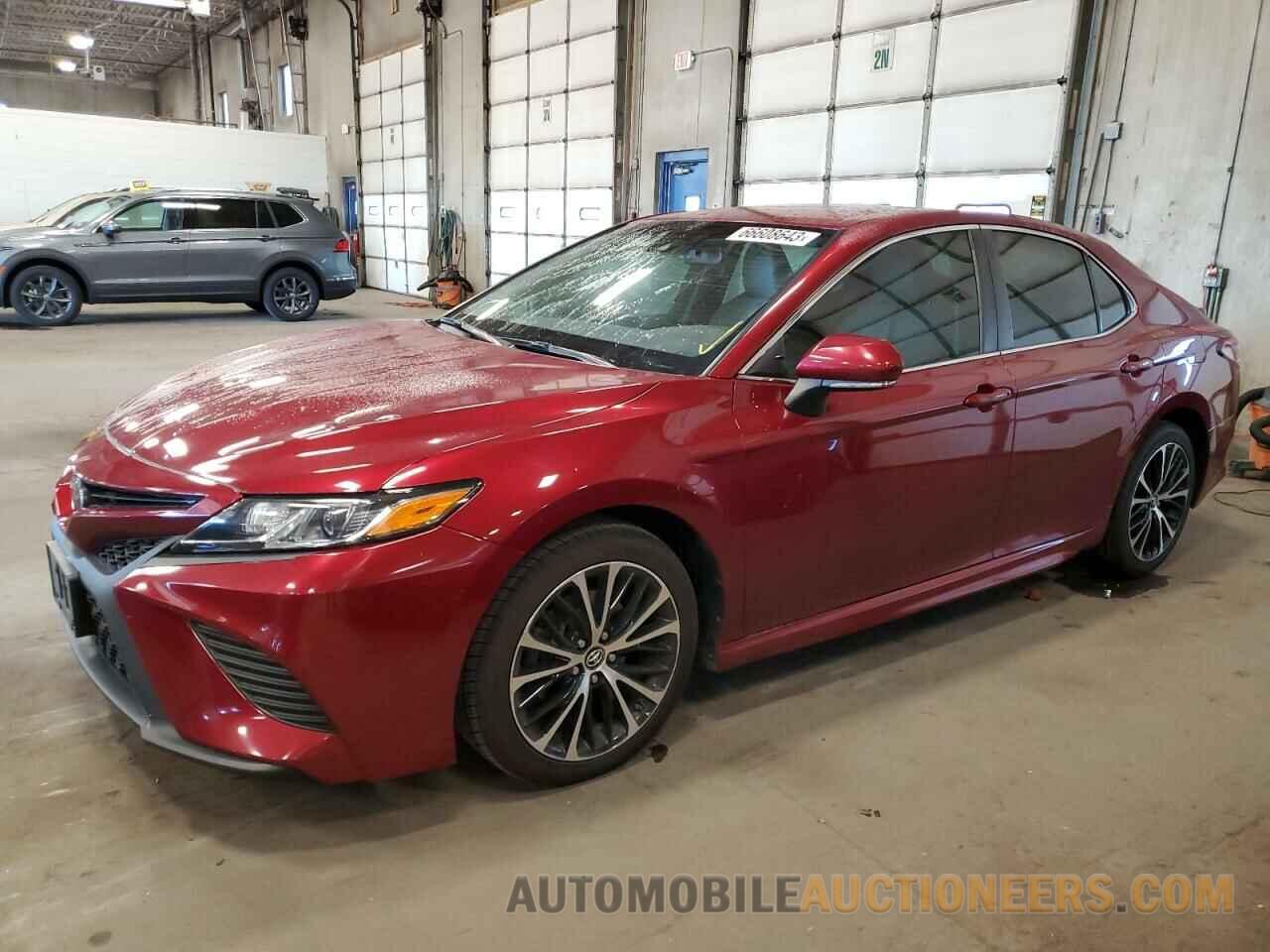 4T1B11HK8JU651173 TOYOTA CAMRY 2018