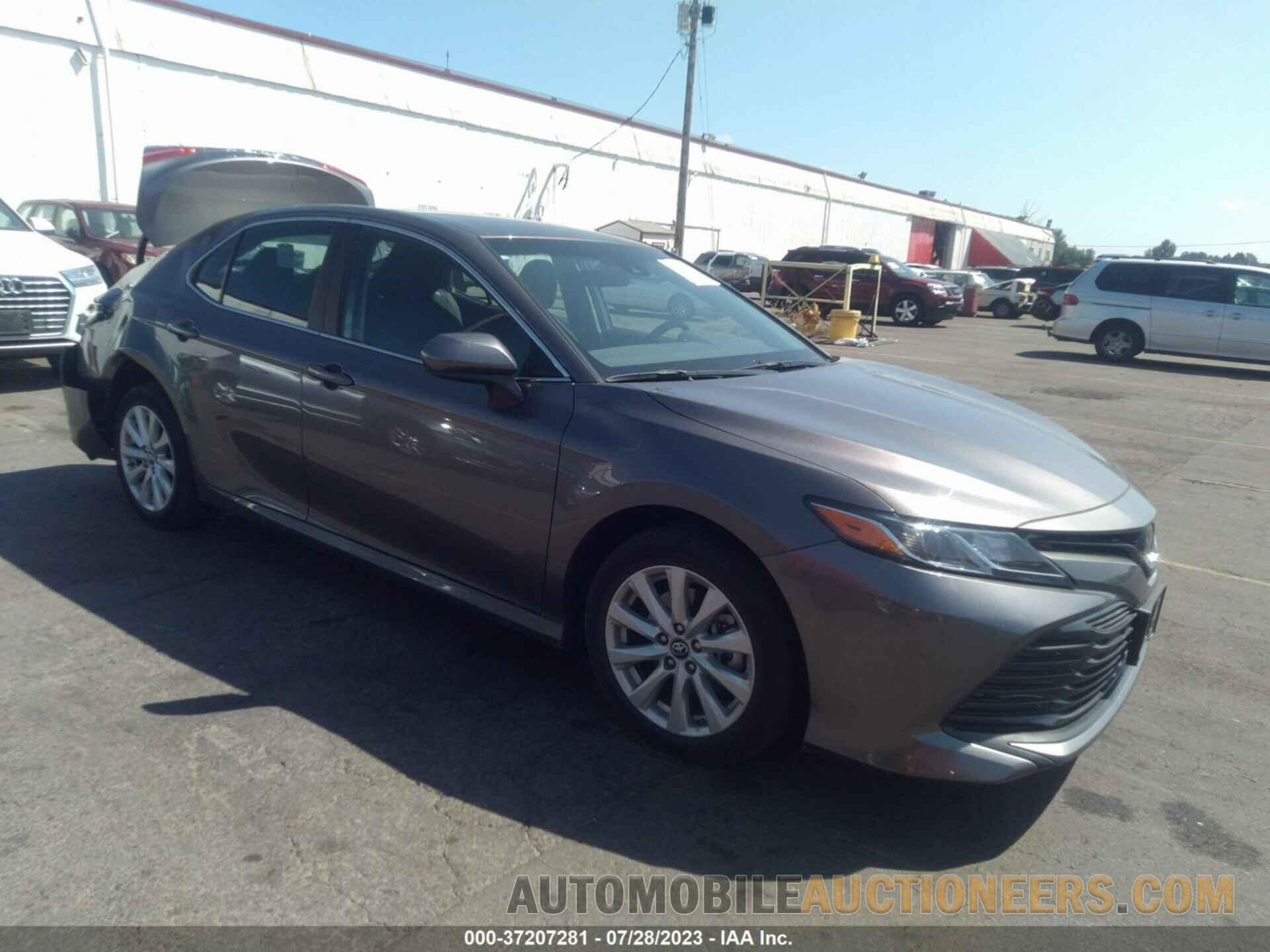 4T1B11HK8JU651223 TOYOTA CAMRY 2018