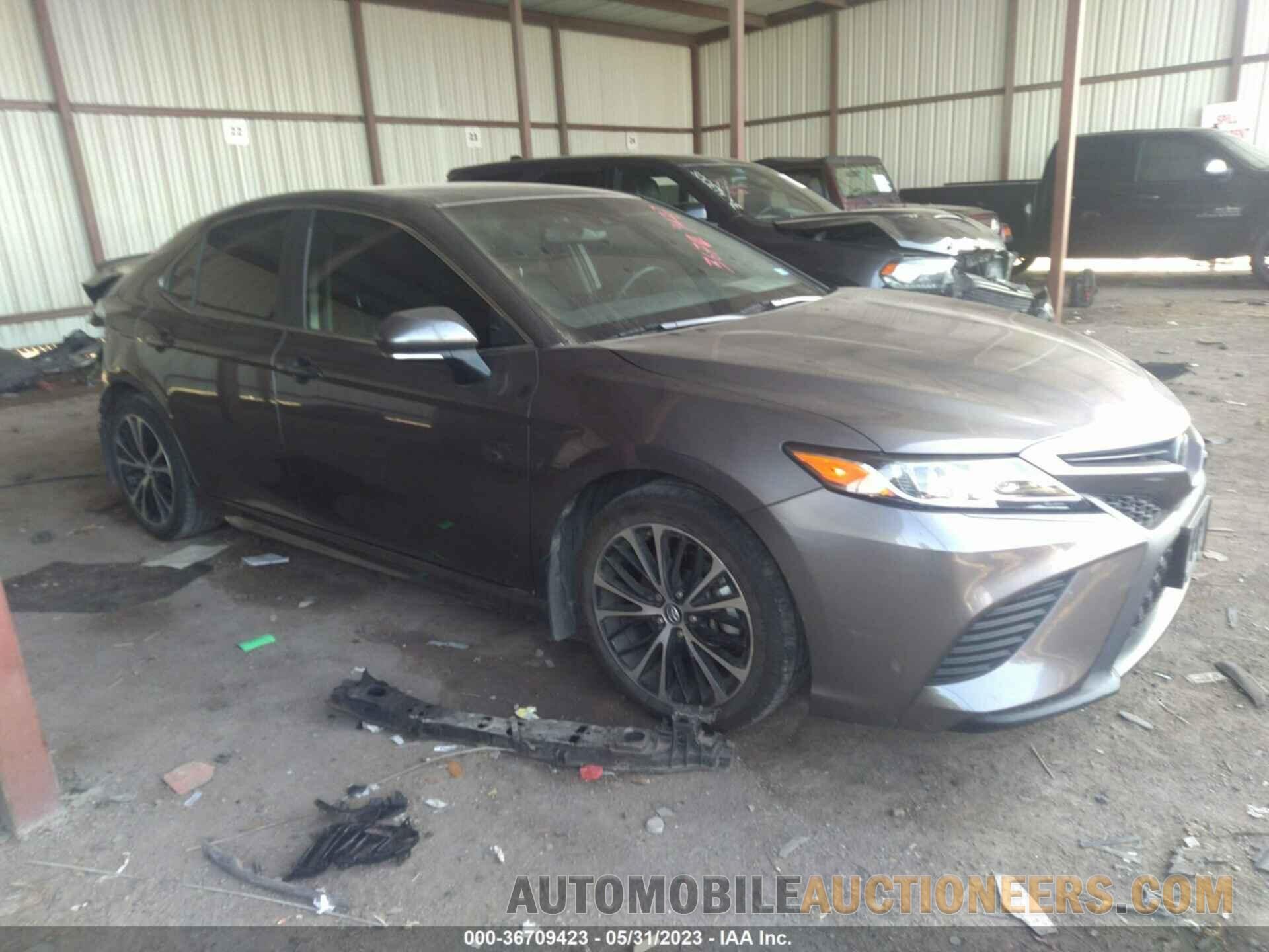 4T1B11HK8JU653229 TOYOTA CAMRY 2018