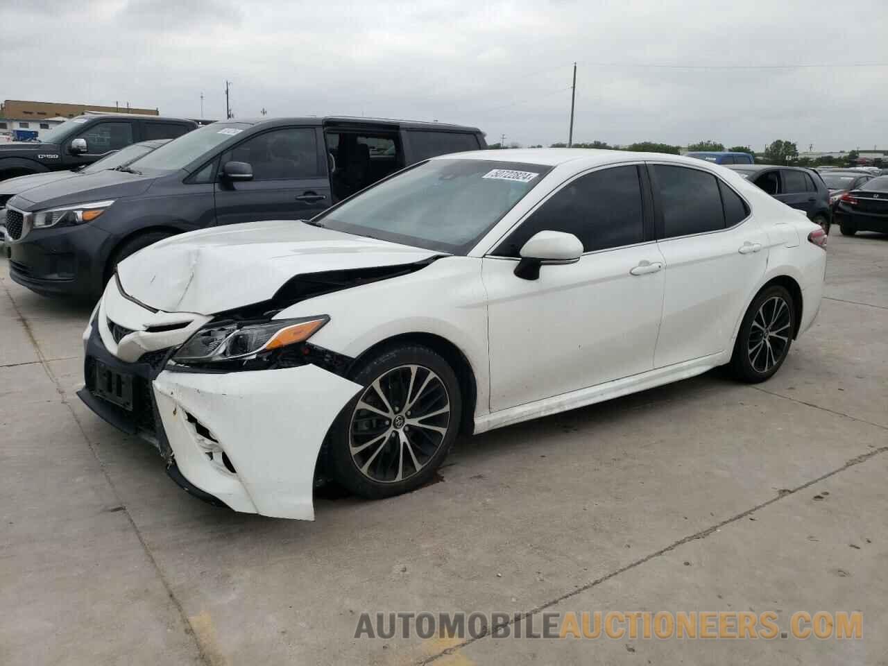 4T1B11HK8JU653263 TOYOTA CAMRY 2018