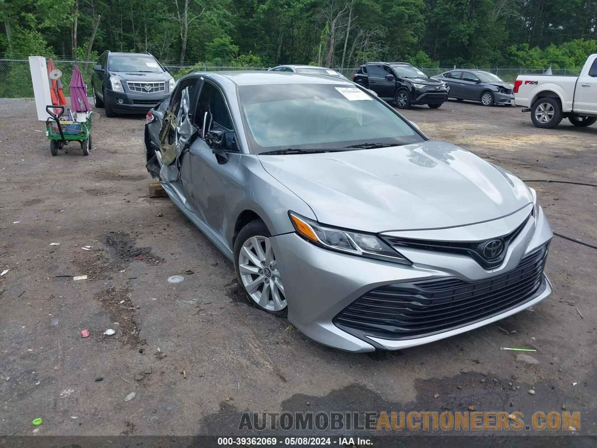 4T1B11HK8JU655448 TOYOTA CAMRY 2018