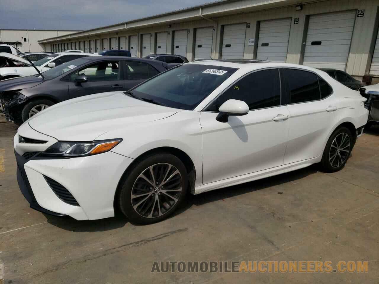 4T1B11HK8JU655725 TOYOTA CAMRY 2018