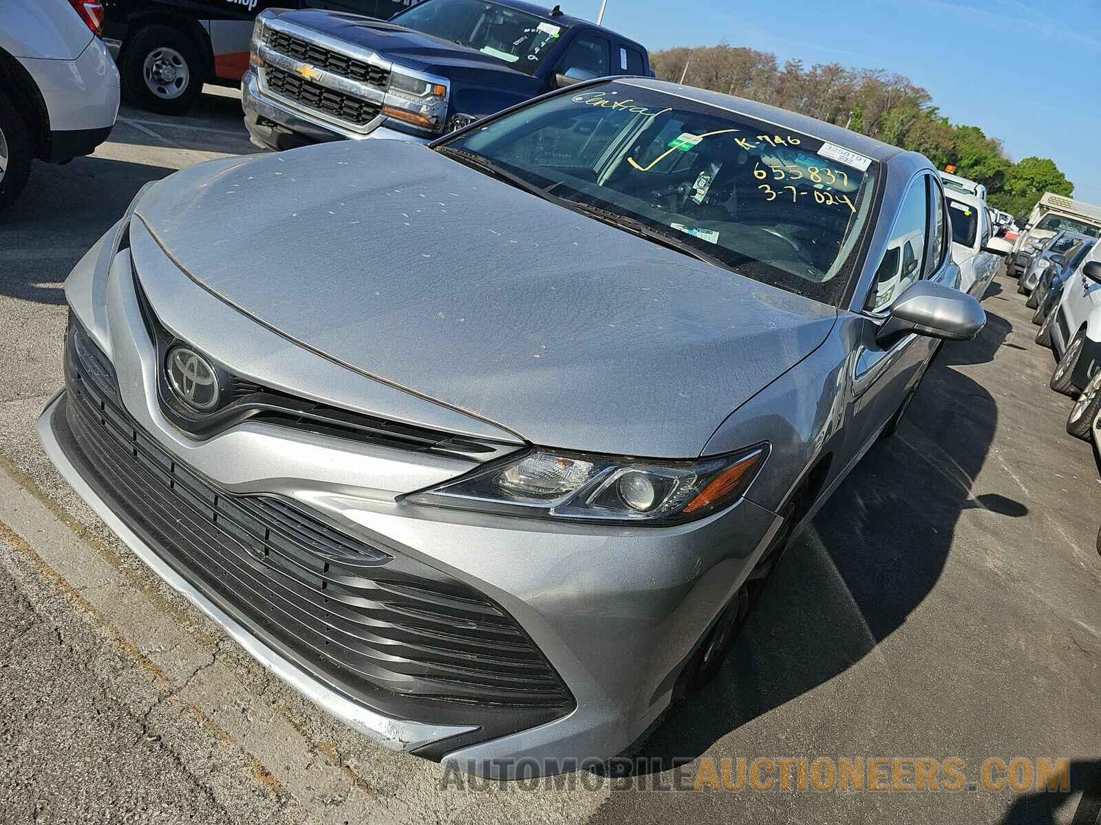 4T1B11HK8JU655837 Toyota Camry 2018