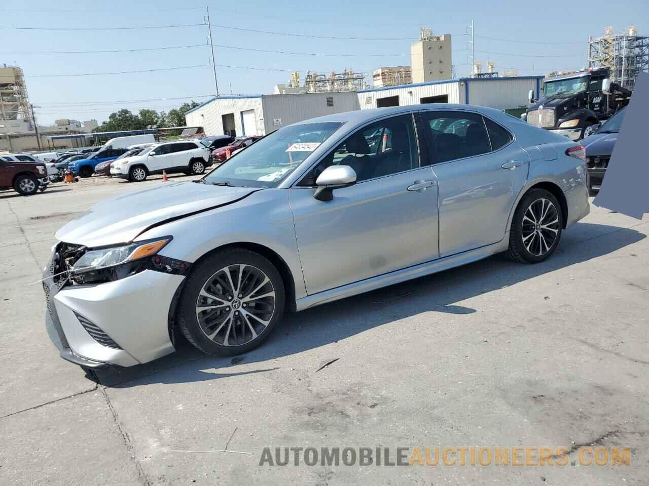 4T1B11HK8JU656115 TOYOTA CAMRY 2018