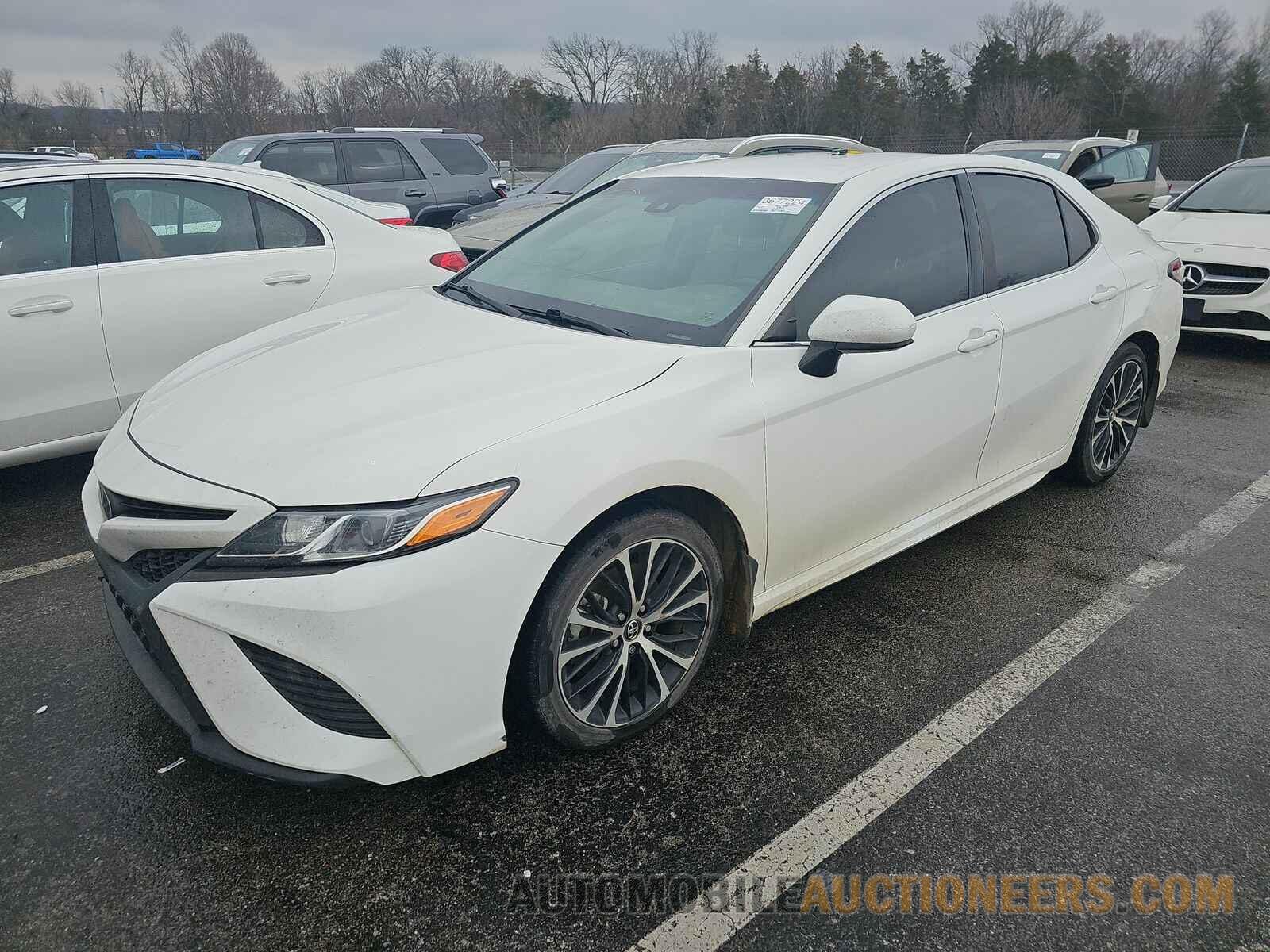 4T1B11HK8JU659774 Toyota Camry 2018