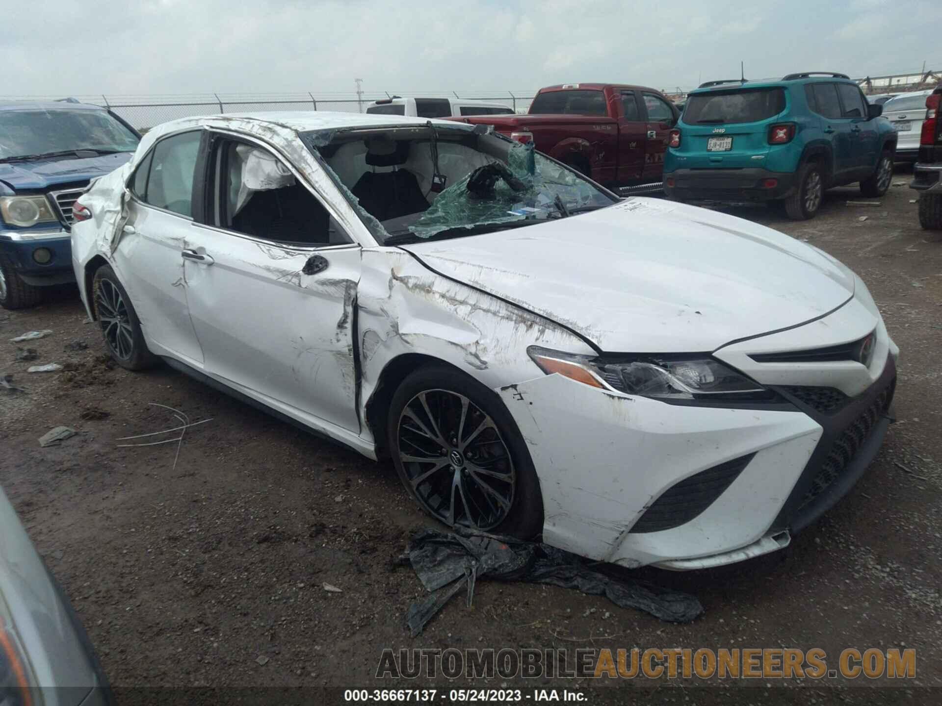 4T1B11HK8JU661217 TOYOTA CAMRY 2018