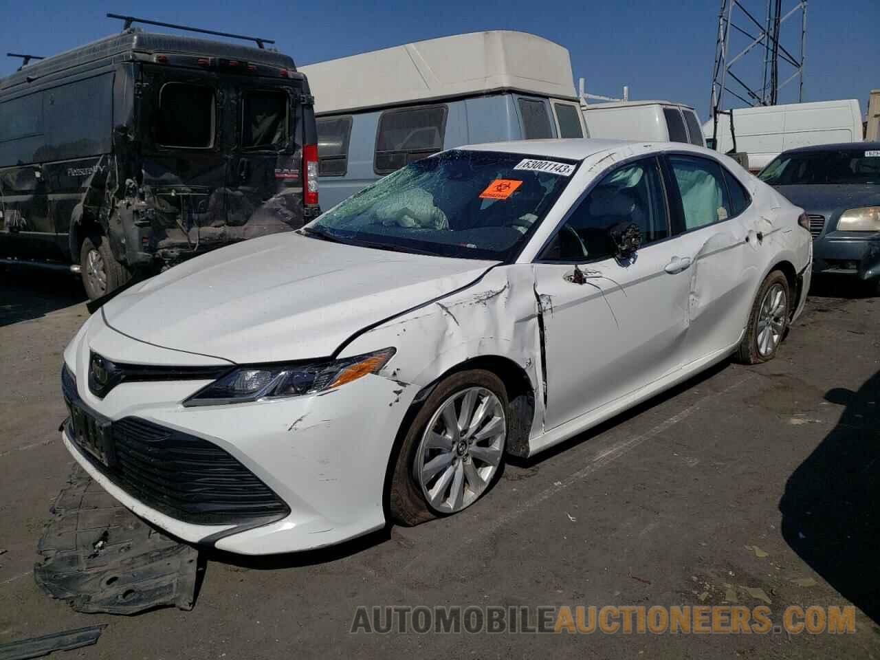 4T1B11HK8JU664229 TOYOTA CAMRY 2018