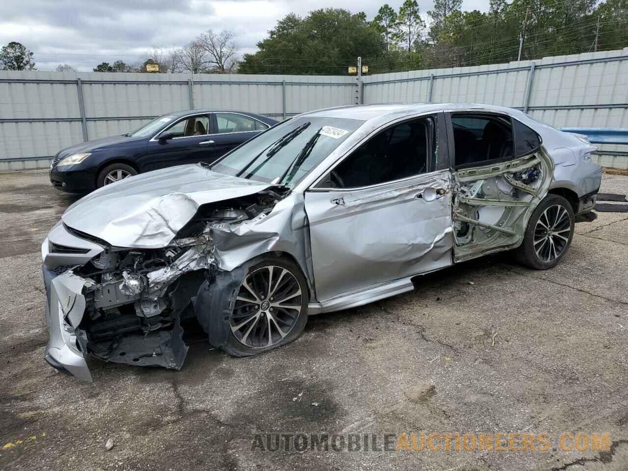 4T1B11HK8JU664425 TOYOTA CAMRY 2018