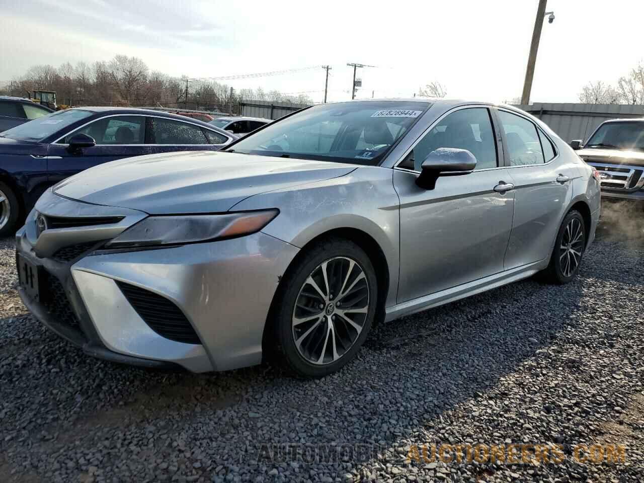 4T1B11HK8JU668619 TOYOTA CAMRY 2018