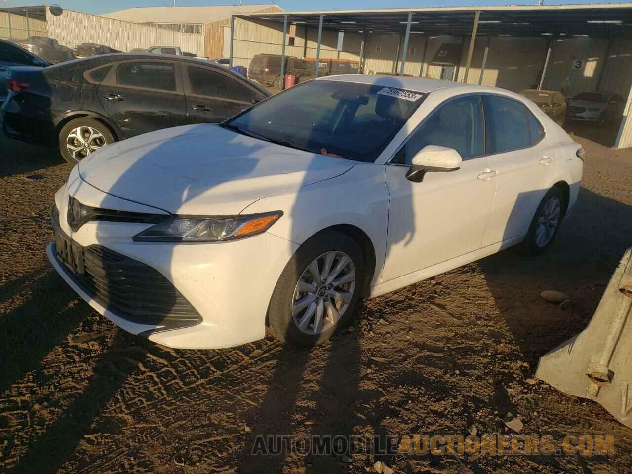 4T1B11HK8JU669611 TOYOTA CAMRY 2018