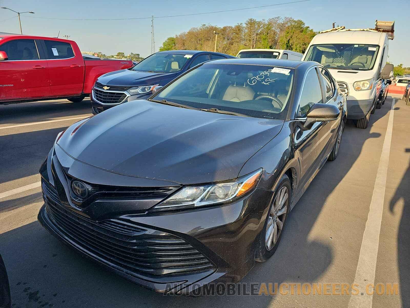 4T1B11HK8JU670399 Toyota Camry 2018